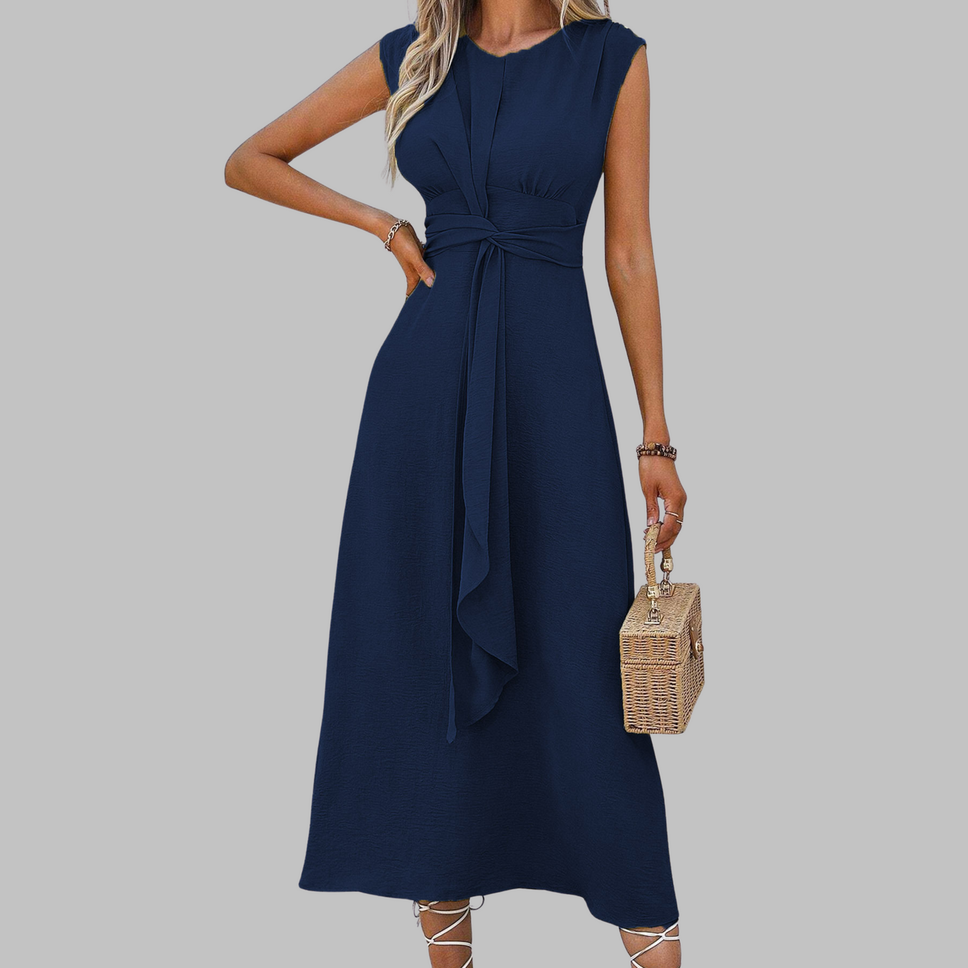 Aurelia™ - Elegant Sleeveless Round Neck Maxi Dress
